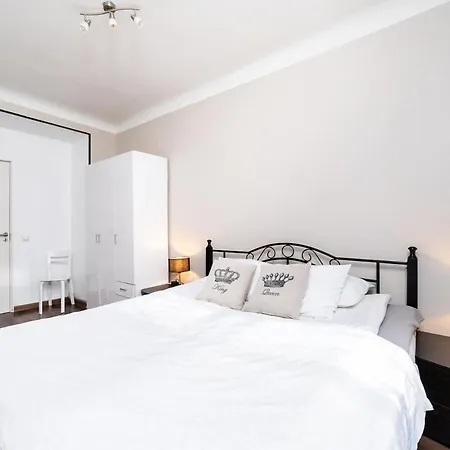 Cinema - 2-bed, 2-bath - Free Private Parking * טאלין