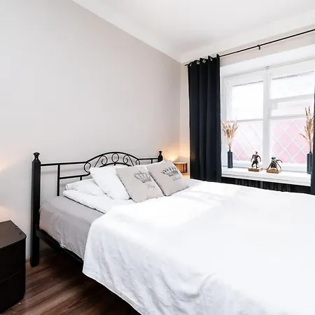 Cinema - 2-bed, 2-bath - Free Private Parking * טאלין