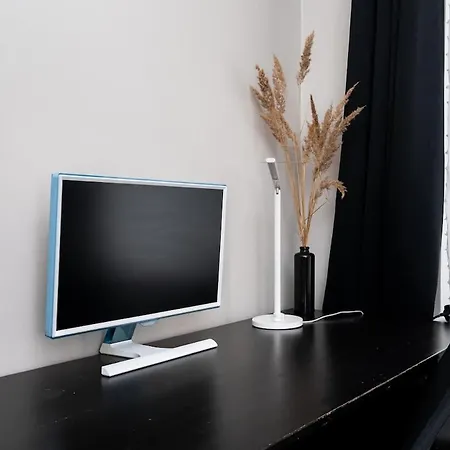 Cinema - 2-bed, 2-bath - Free Private Parking Таллінн