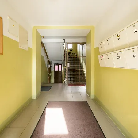 Cinema - 2-bed, 2-bath - Free Private Parking *