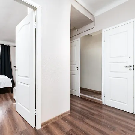 Cinema - 2-bed, 2-bath - Free Private Parking Appartement