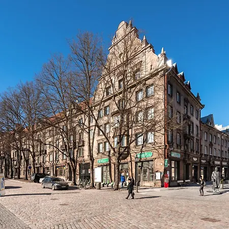 Cinema - 2-bed, 2-bath - Free Private Parking