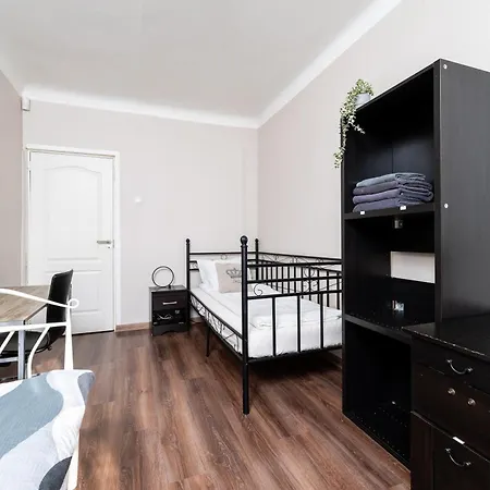 Cinema - 2-bed, 2-bath - Free Private Parking *