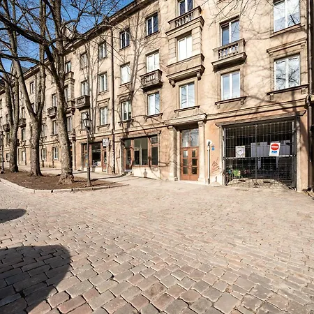 Cinema - 2-bed, 2-bath - Free Private Parking