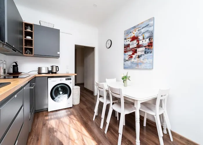 Cinema - 2-bed, 2-bath - Free Private Parking * טאלין