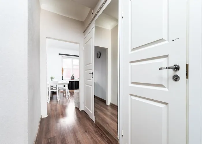 Cinema - 2-bed, 2-bath - Free Private Parking Апартаменты *