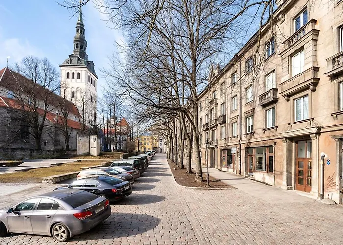 Cinema - 2-bed, 2-bath - Free Private Parking * טאלין