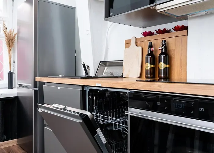 Cinema - 2-bed, 2-bath - Free Private Parking דירה *