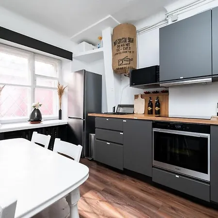 아파트 Cinema - 2-bed, 2-bath - Free Private Parking