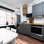Appartement Cinema - 2-bed, 2-bath - Free Private Parking