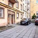 Cinema - 2-bed, 2-bath - Free Private Parking Appartement