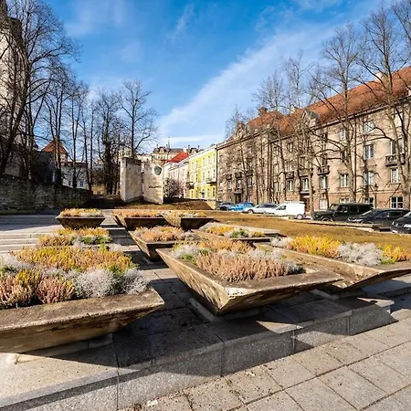 Cinema - 2-bed, 2-bath - Free Private Parking Apartment *