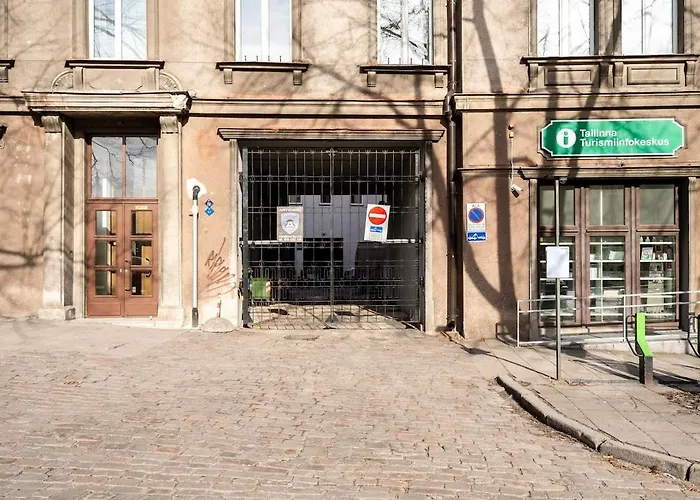 Apartment Cinema - 2-bed, 2-bath - Free Private Parking *