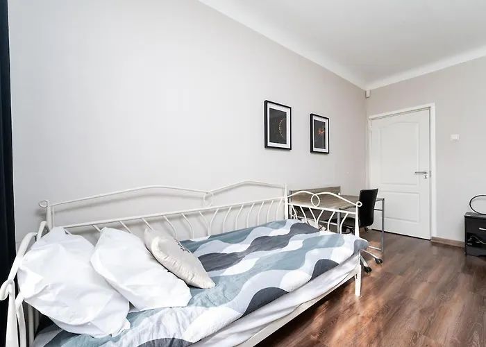 Cinema - 2-bed, 2-bath - Free Private Parking